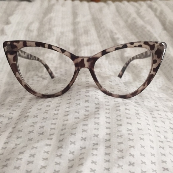 Accessories - Brown Tortious Shell Design Clear Cay Eye Glasses
